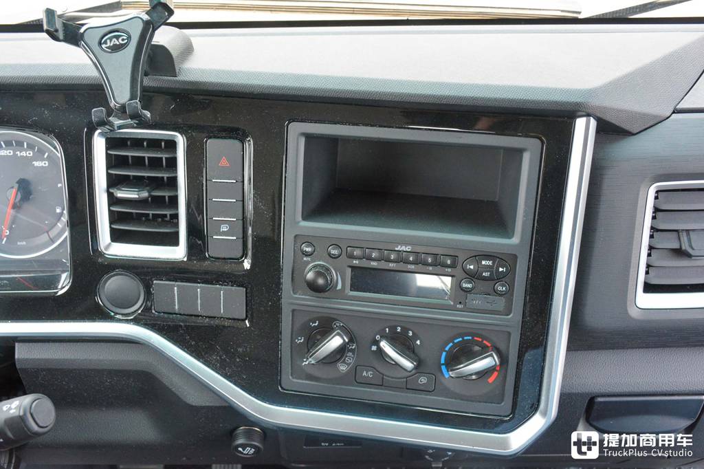 ​​¿Camión ligero con tanques de 442L? Autonomía de +600 km: El JAC Kangling Lingpao L6 a gas natural redefine el segmento​​