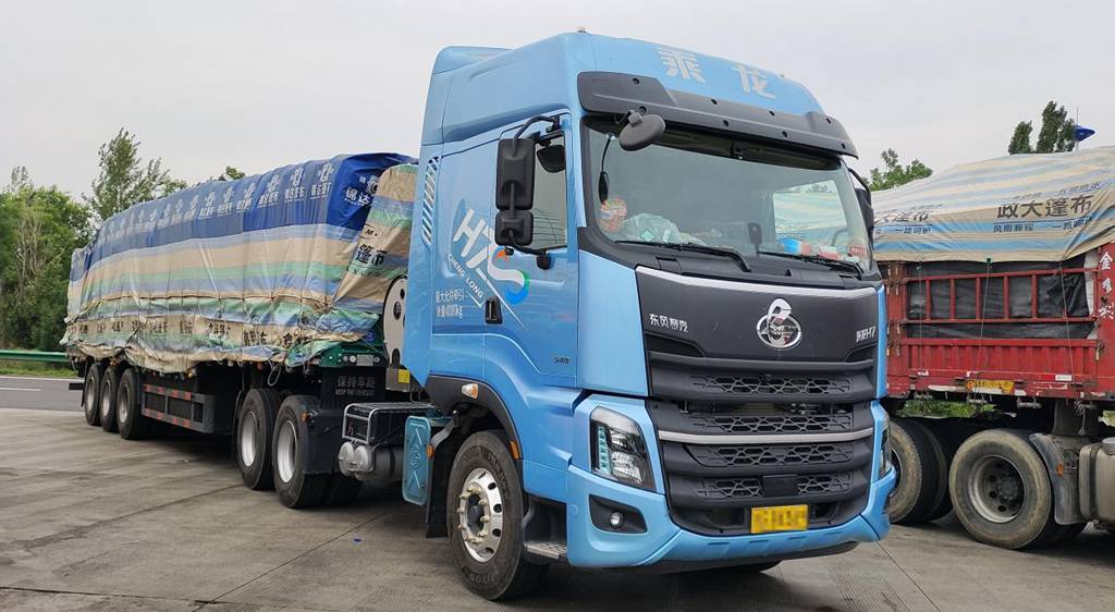 Caravanas de Acero en la Franja y la Ruta: Flota "Chenglong" Recorre 700,000 km Mensuales