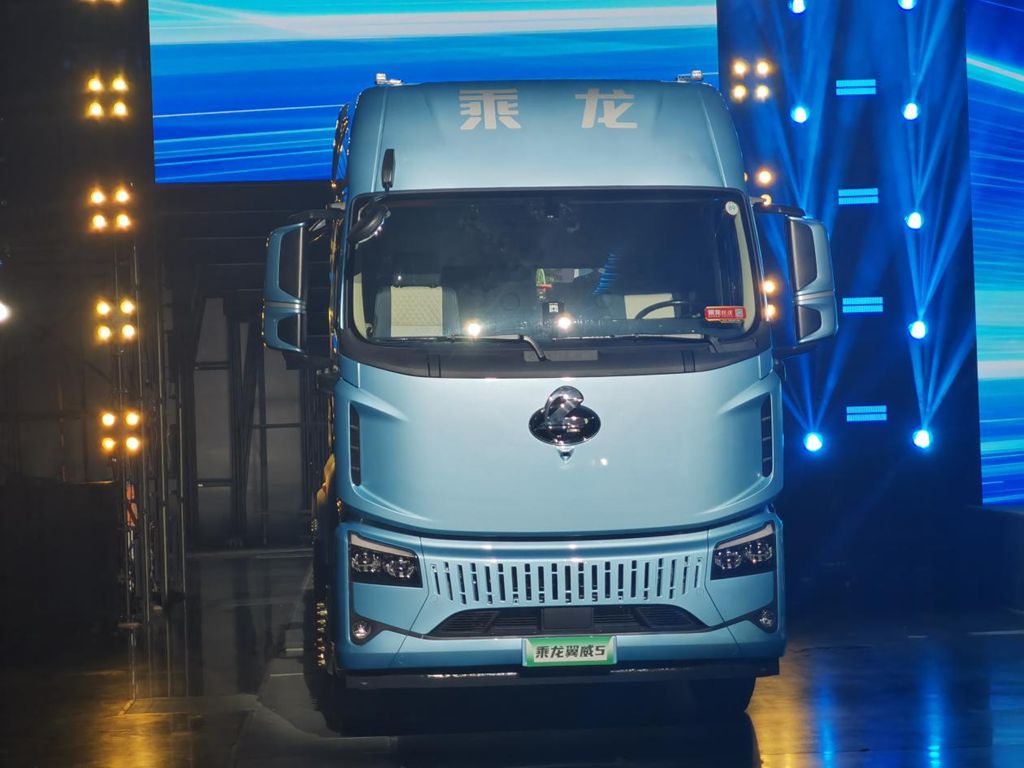 ​​¡Gran avance en la tecnología de los tres componentes eléctricos! El Chenglong Yiwei 5 establece un nuevo referente en rendimiento para camiones pesados eléctricos.​​