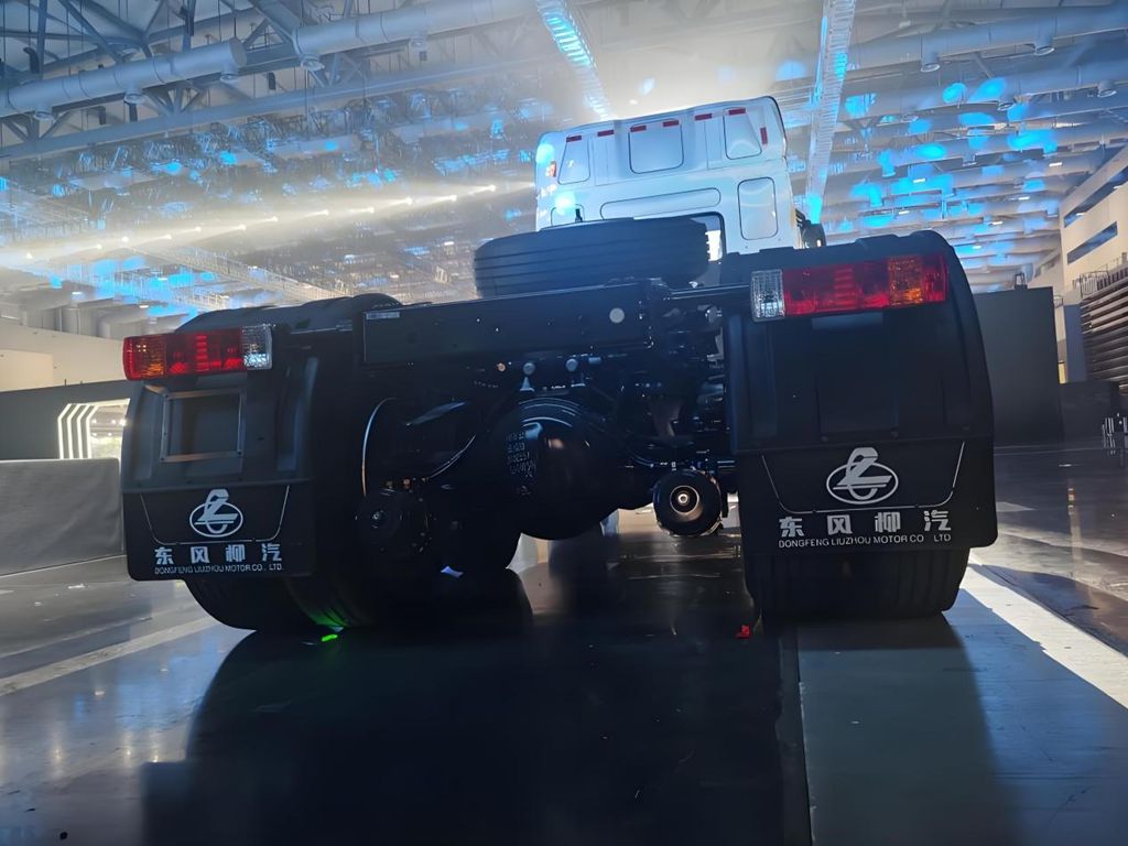 ​​¡Gran avance en la tecnología de los tres componentes eléctricos! El Chenglong Yiwei 5 establece un nuevo referente en rendimiento para camiones pesados eléctricos.​​