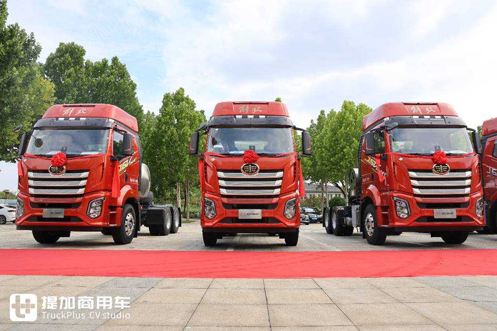​​Forjando la Gloria de 10,000 Unidades: ¿Por qué la Serie 6SM6 de FAW Jiefang Domina Múltiples Segmentos de Transporte?​​