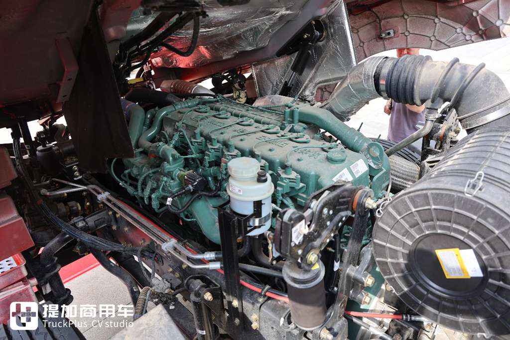 ​​Forjando la Gloria de 10,000 Unidades: ¿Por qué la Serie 6SM6 de FAW Jiefang Domina Múltiples Segmentos de Transporte?​​