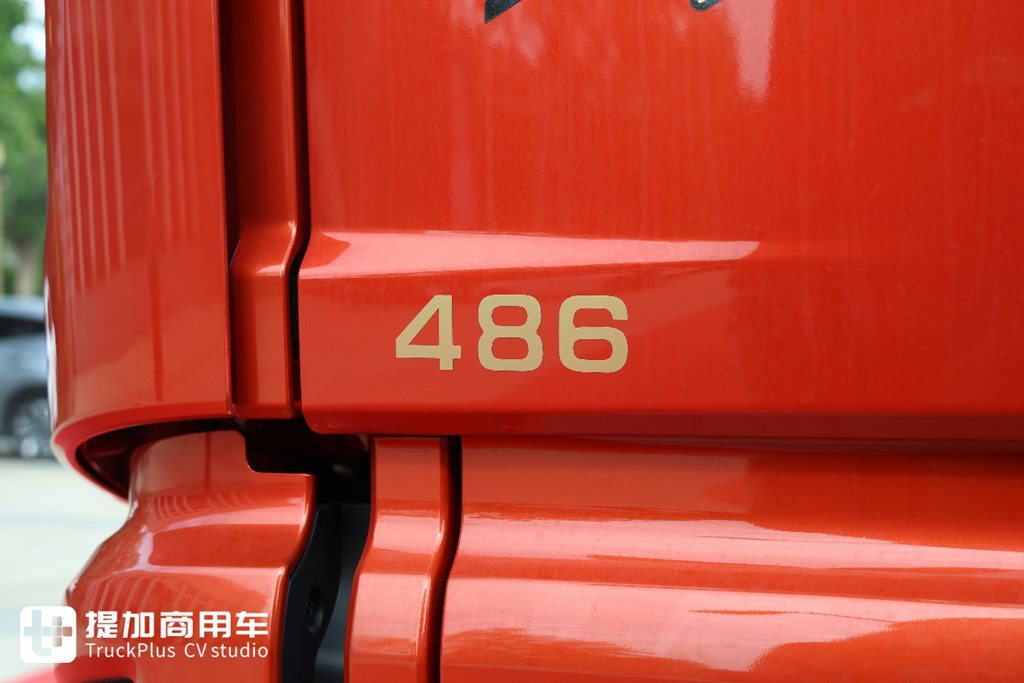 ​​Forjando la Gloria de 10,000 Unidades: ¿Por qué la Serie 6SM6 de FAW Jiefang Domina Múltiples Segmentos de Transporte?​​