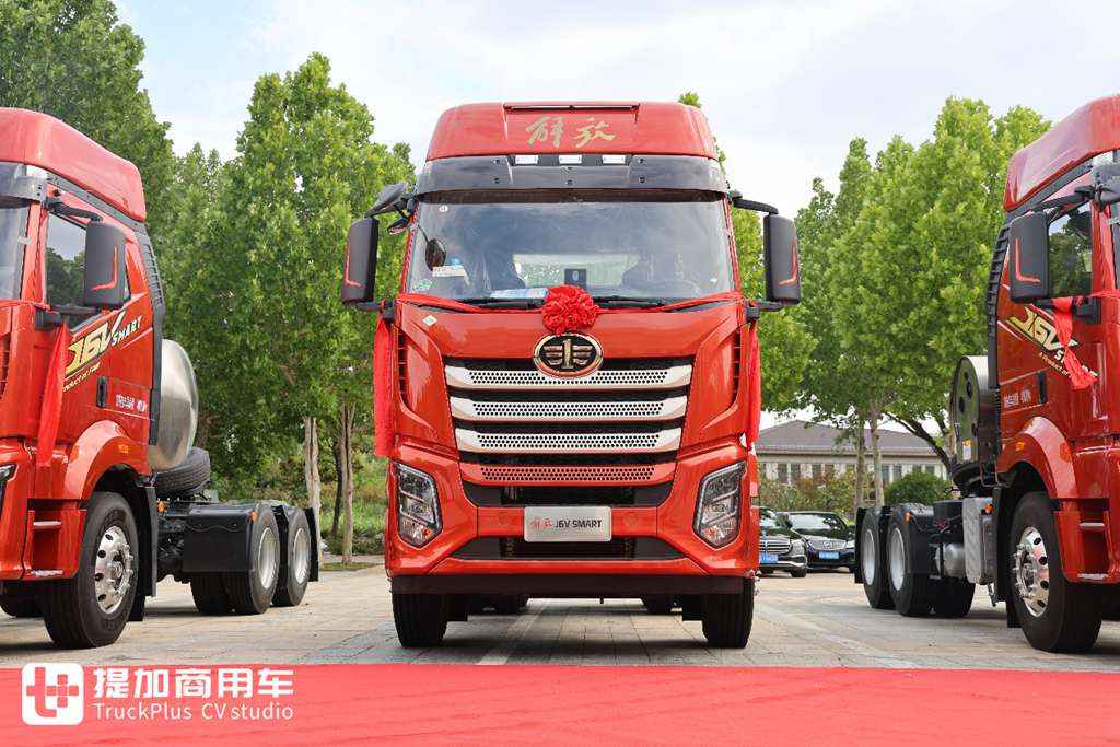 ​​Forjando la Gloria de 10,000 Unidades: ¿Por qué la Serie 6SM6 de FAW Jiefang Domina Múltiples Segmentos de Transporte?​​