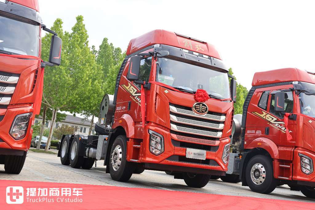 ​​Forjando la Gloria de 10,000 Unidades: ¿Por qué la Serie 6SM6 de FAW Jiefang Domina Múltiples Segmentos de Transporte?​​