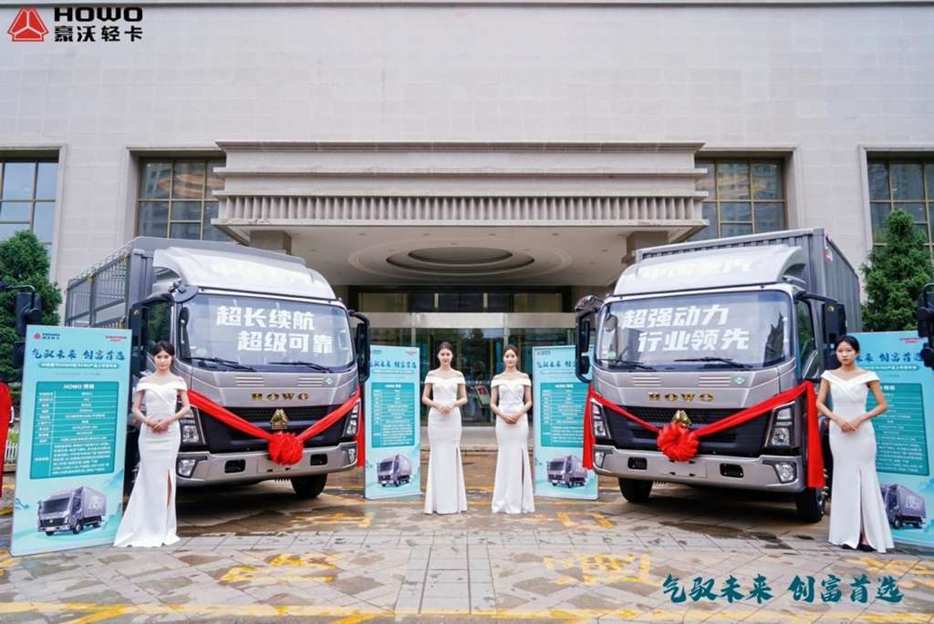 ​​Gran Éxito de la Ceremonia de Lanzamiento de los Camiones Ligeros CNG de SINOTRUCK HOWO​​
