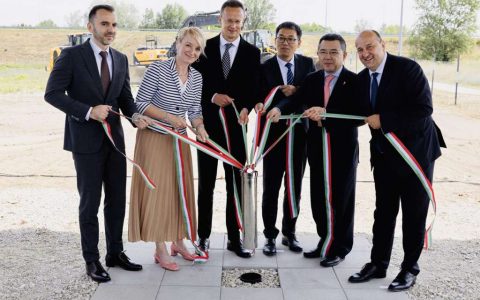 ​​BYD coloca la primera piedra de la ampliación de su fábrica de vehículos comerciales en Hungría, acelerando su expansión europea​​