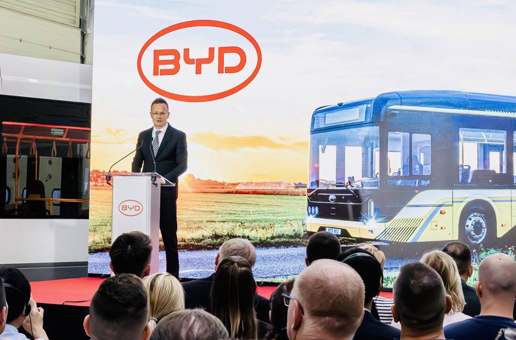 ​​BYD coloca la primera piedra de la ampliación de su fábrica de vehículos comerciales en Hungría, acelerando su expansión europea​​
