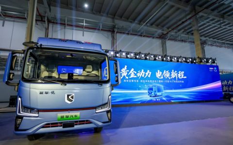 ​​Weichai LANDKING Stellar: ¡La potencia dorada eléctrica suprema y el nuevo camión ligero X7 se presentan oficialmente!​​