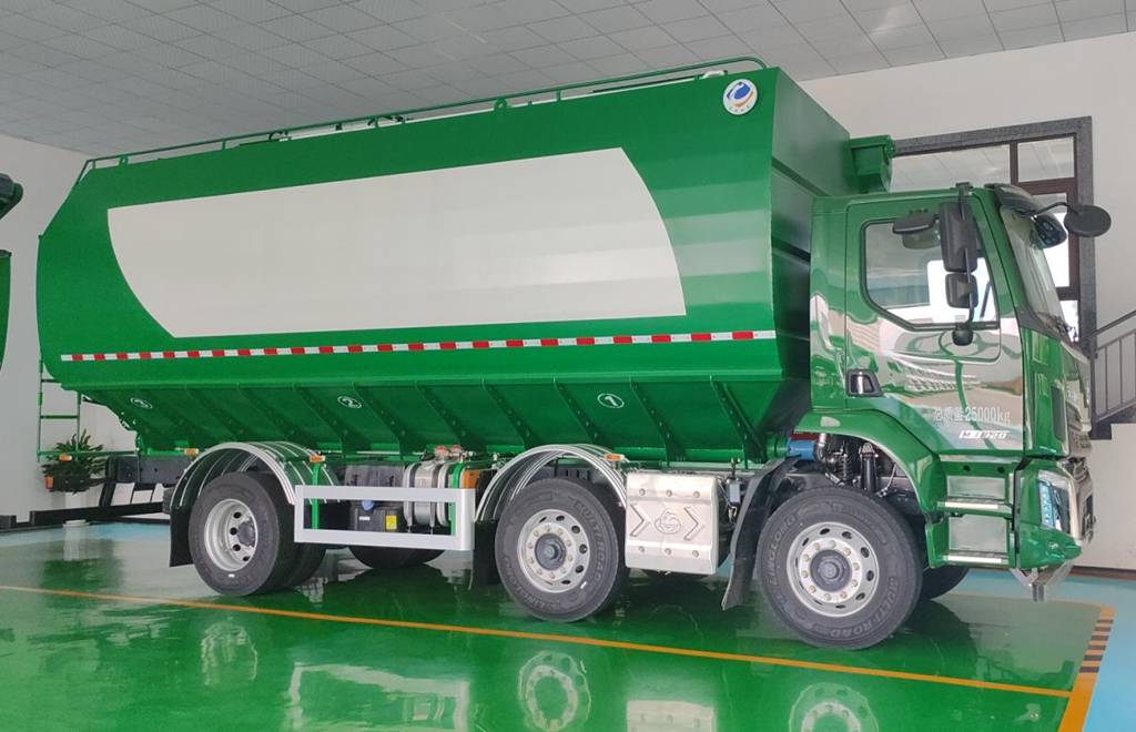 ​​¡Domina caminos montañosos y callejones estrechos! El Chenglong M3: gigante ágil de 34m³ para transporte de alimento animal​​