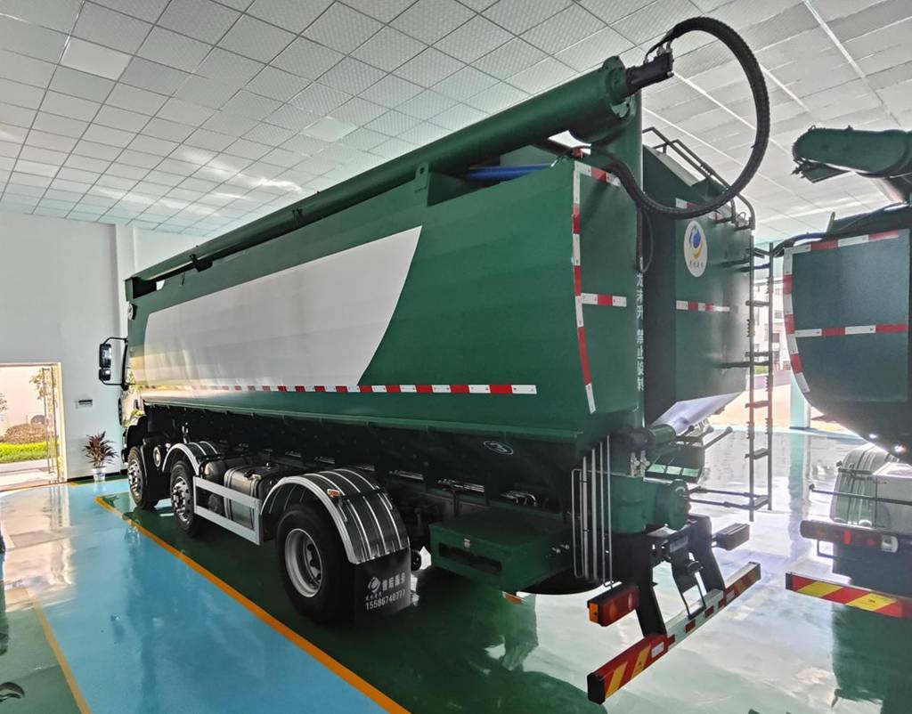 ​​¡Domina caminos montañosos y callejones estrechos! El Chenglong M3: gigante ágil de 34m³ para transporte de alimento animal​​
