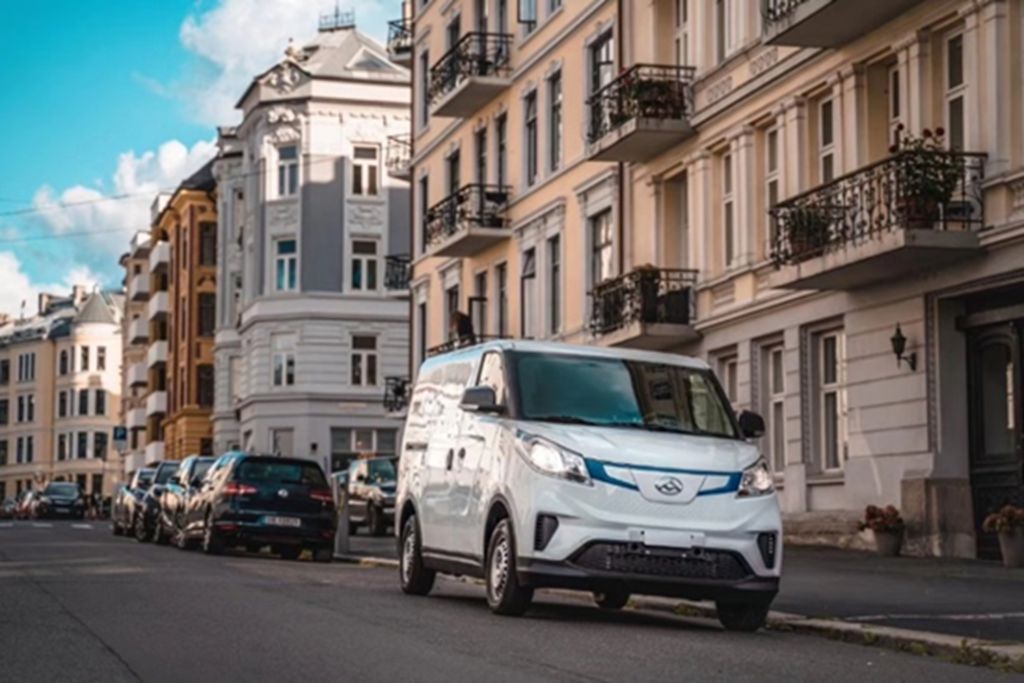 ​​¡Los gigantes logísticos globales eligen verde! SAIC MAXUS gana el mayor pedido de DHL en Europa, impulsando la exportación de tecnología china de vehículos eléctricos​​