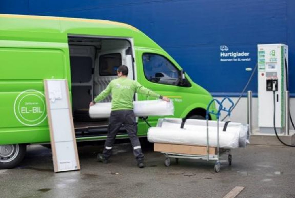​​¡Los gigantes logísticos globales eligen verde! SAIC MAXUS gana el mayor pedido de DHL en Europa, impulsando la exportación de tecnología china de vehículos eléctricos​​