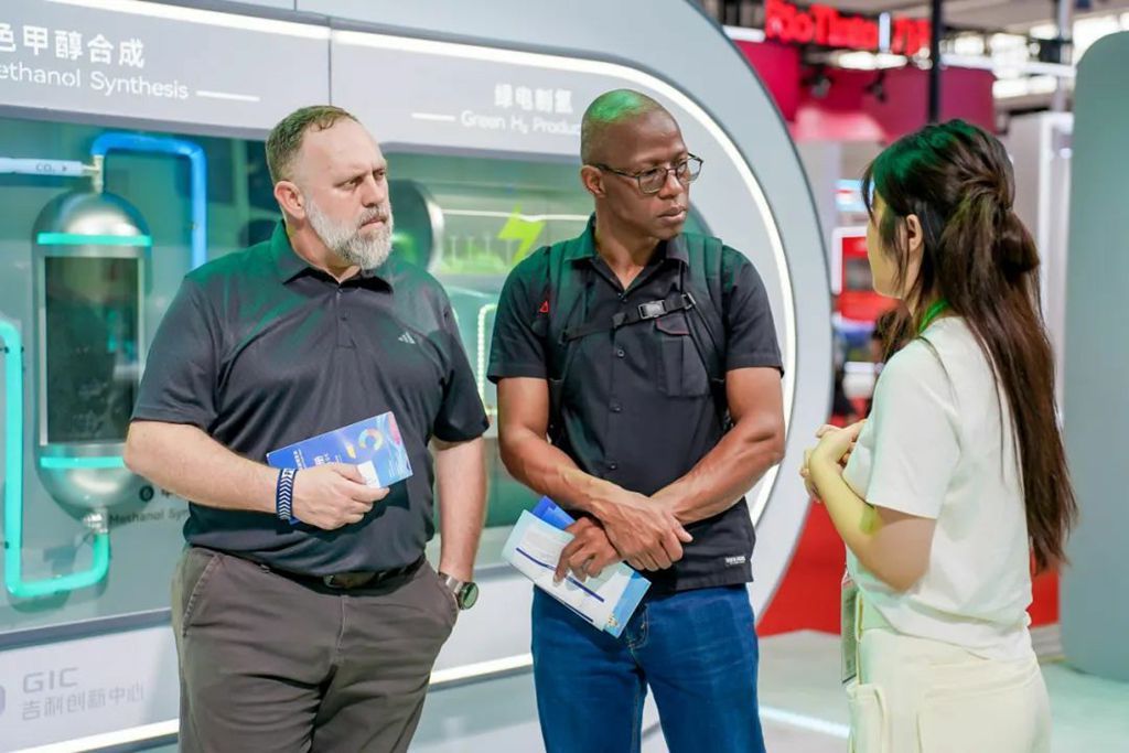 Farizon Lidera la Revolución del Combustible Líquido Nuevo-Energía y Presenta los Logros de Aplicación Eléctrica Metanol-Hidrógeno en Escenarios Completos en la 3ª Expo Internacional de Cadenas de Suministro de China