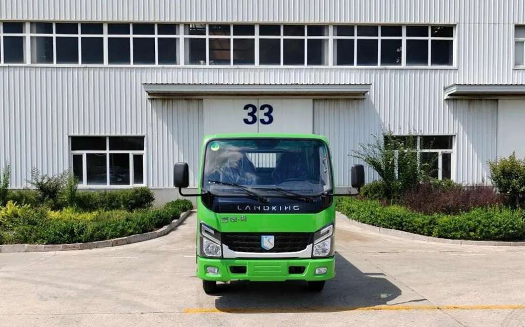 ​​¡El volquete Weichai LANDKING • Han: Alta maniobrabilidad y carga pesada para resolver desafíos operativos! ¡Configuración robusta demuestra su verdadero potencial!​​
