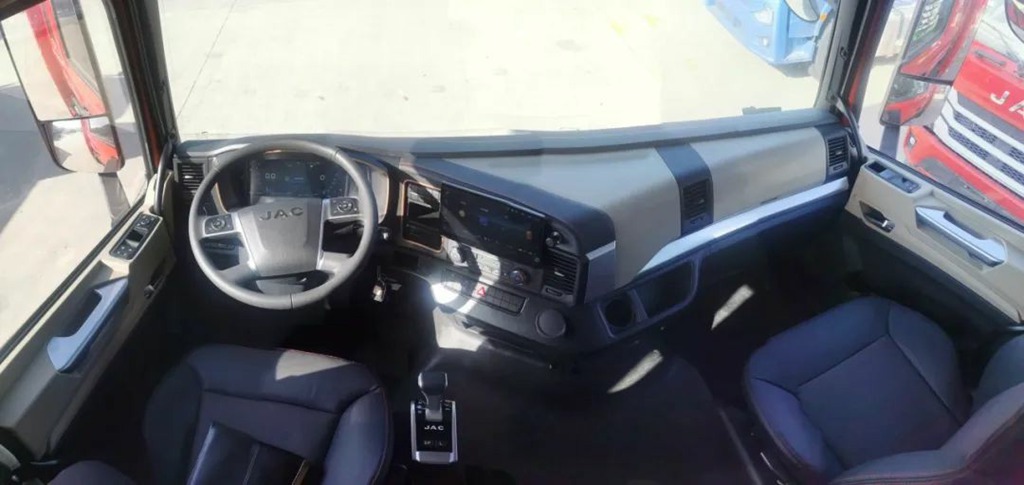 ​​Análisis en Profundidad del Camión de Plataforma JAC GALLOP A5M​​