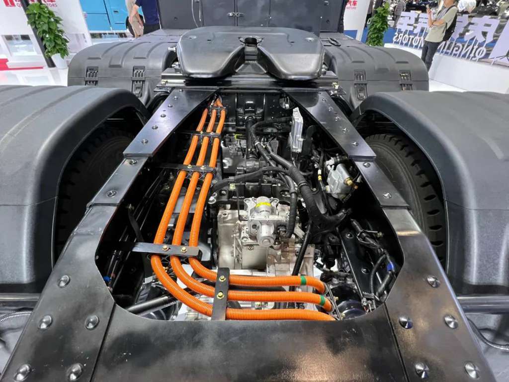 ​​¡La elección líder en camiones eléctricos pesados! Descifrando las "palabras clave" del camión de carga ultrarrápido Qingling Lingjie​​