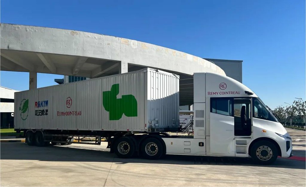 ​​2015 km de Shanghai a Chengdu en autopista con solo tres recargas: El camión eléctrico puro Windrose ayuda a Rokin Logistics a proporcionar transporte eléctrico puro en las rutas troncales Beijing-Shanghai, Shanghai-Guangdong y Shanghai-Chengdu para Rémy Martin​​
