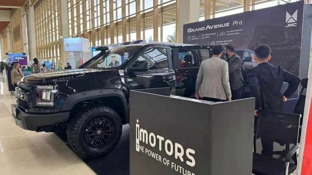 ​​Versión todoterreno de la pickup DADAO debuta en la Semana de la Energía de Bakú (Azerbaiyán)​​