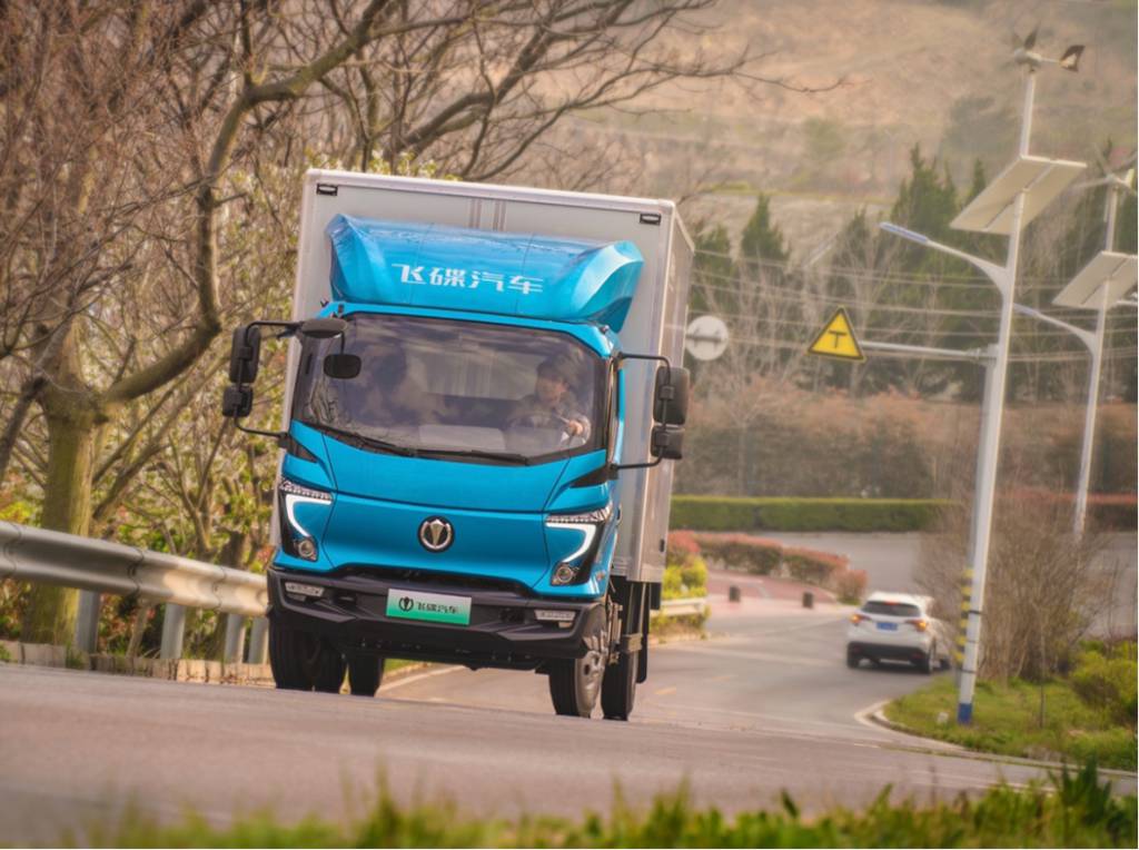 ​​¡El mercado de furgonetas eléctricas ligeras se dispara! Feidi Motors crece un 357% y escala 8 puestos al 6° lugar del sector​​