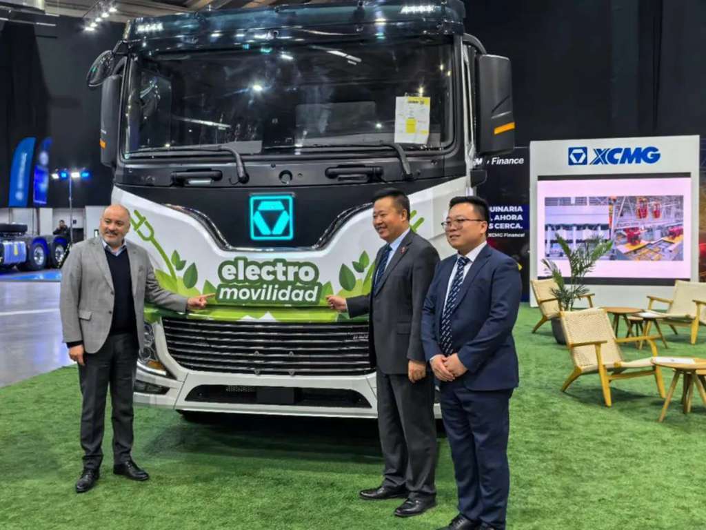 ¡Travesía del Pacífico! El camión tractor eléctrico XCMG se presenta en la feria de Chile
