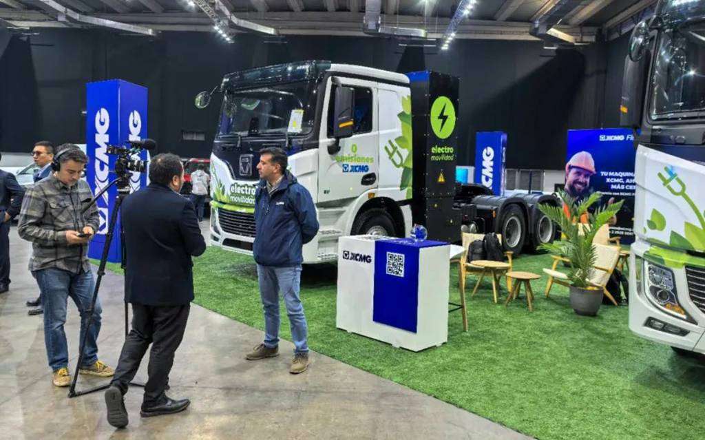 ¡Travesía del Pacífico! El camión tractor eléctrico XCMG se presenta en la feria de Chile