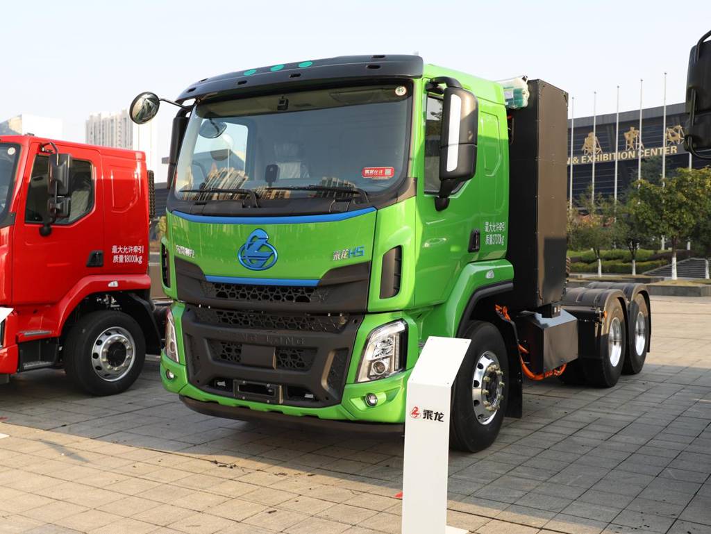 ¡Para transporte en puertos, minas y centrales eléctricas, elígelo! El tractor eléctrico Dongfeng Liuzhou Motor Chenglong H5 define la eficiencia con su capacidad