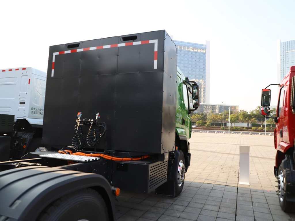¡Para transporte en puertos, minas y centrales eléctricas, elígelo! El tractor eléctrico Dongfeng Liuzhou Motor Chenglong H5 define la eficiencia con su capacidad