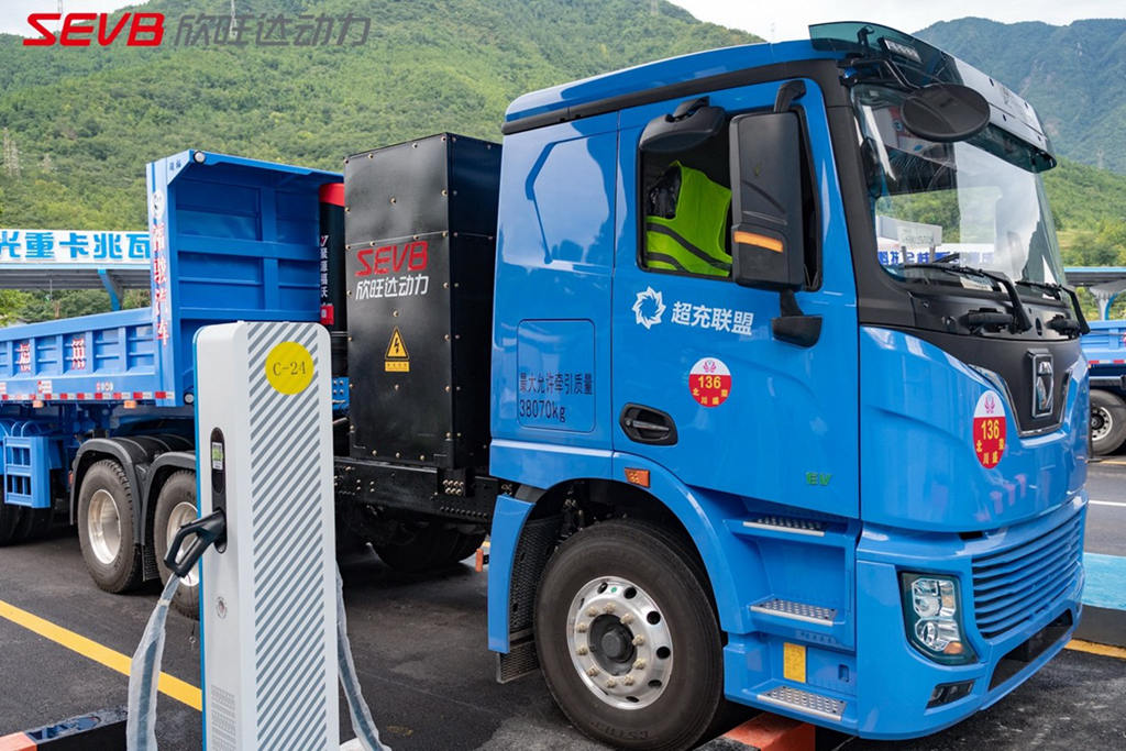 SUNWODA debuta en la mayor estación de ultra carga de megavatios del mundo: 15 minutos de recarga rompen la "ansiedad por la autonomía"