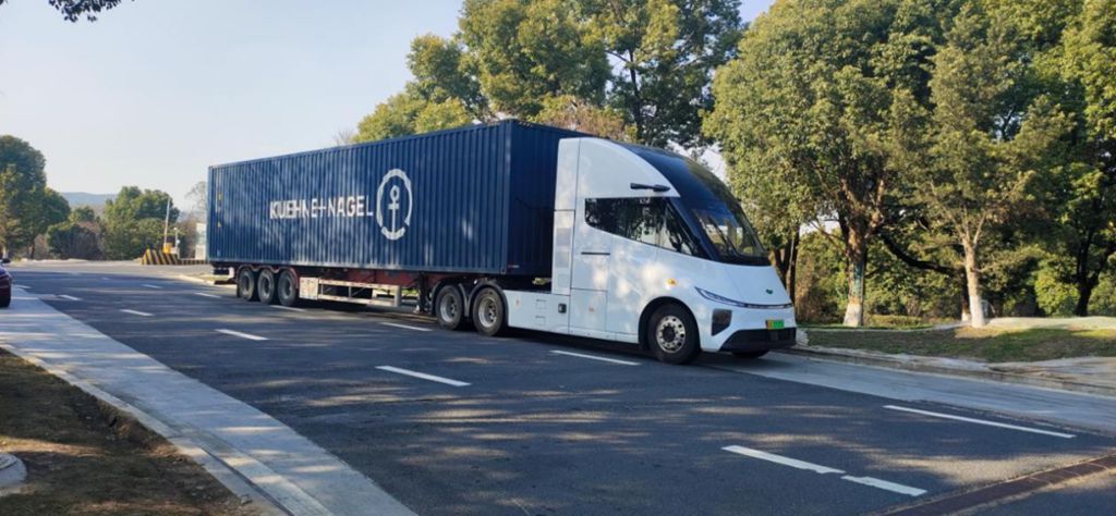 ​​¡Ruta Shanghai-Tianjin de 1.000+ km con solo una recarga! El camión eléctrico Windrose ayuda a Kuehne+Nagel a lograr un transporte con cero emisiones​​