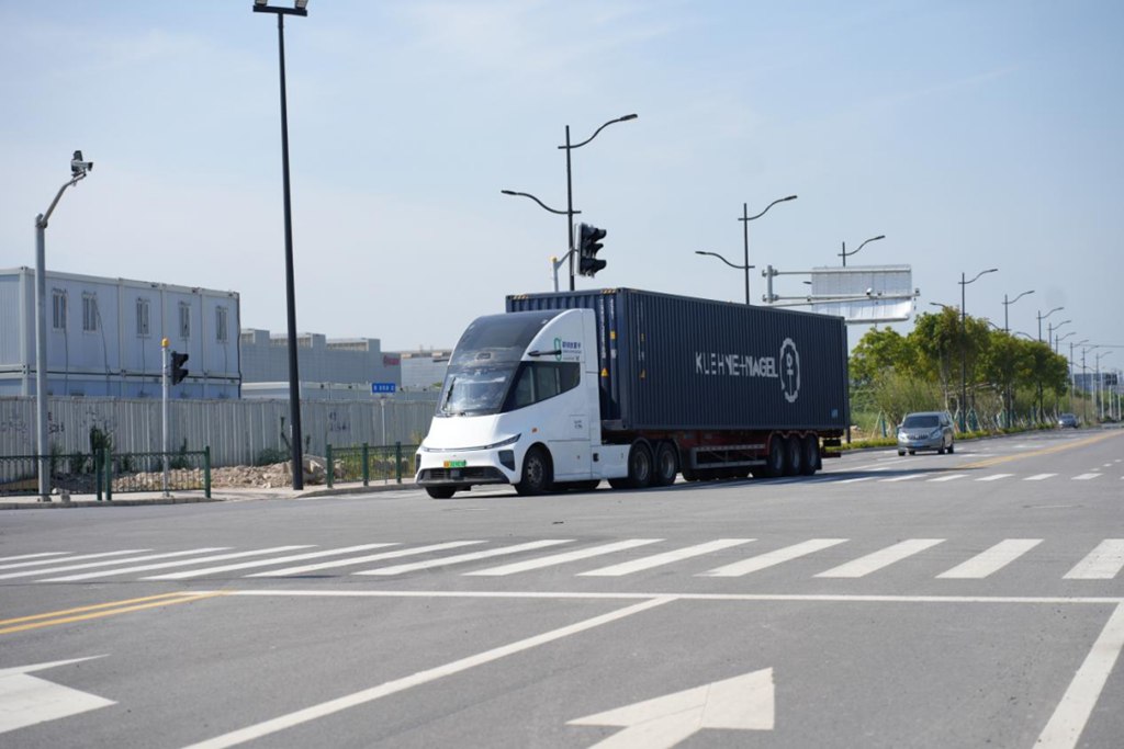 ​​¡Ruta Shanghai-Tianjin de 1.000+ km con solo una recarga! El camión eléctrico Windrose ayuda a Kuehne+Nagel a lograr un transporte con cero emisiones​​