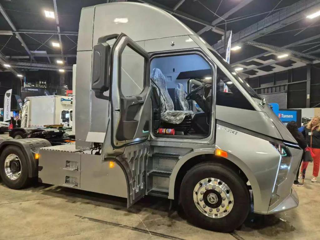 ¡El camión eléctrico inteligente DeepWay debuta en el principal salón de Nueva Zelanda, sumando otra ciudad clave a su mapa comercial global!