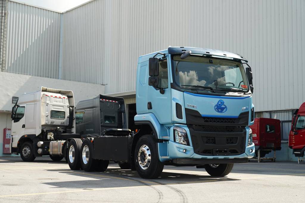 ¡Más carga, más rápido y además ahorrando! El tractor eléctrico Chenglong H5 Versión Ultraligera de Dongfeng Liuzhou Motor ayuda a los camioneros a ganar más