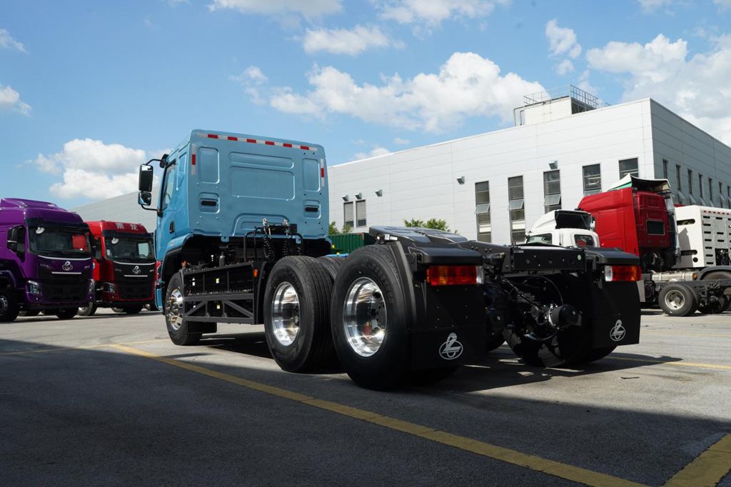 ¡Más carga, más rápido y además ahorrando! El tractor eléctrico Chenglong H5 Versión Ultraligera de Dongfeng Liuzhou Motor ayuda a los camioneros a ganar más