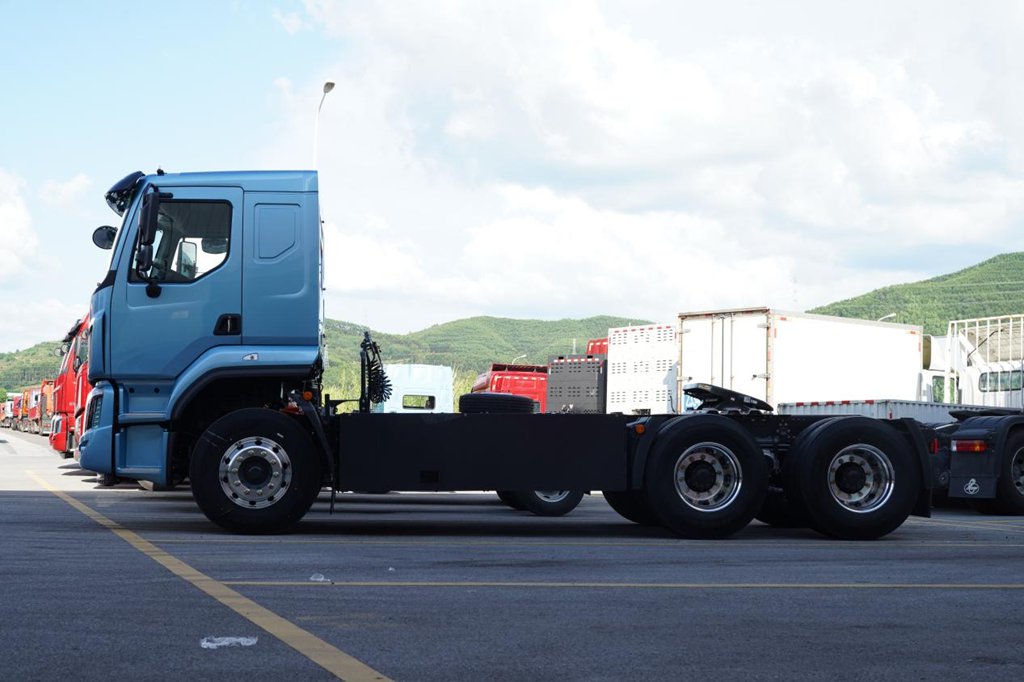 ¡Más carga, más rápido y además ahorrando! El tractor eléctrico Chenglong H5 Versión Ultraligera de Dongfeng Liuzhou Motor ayuda a los camioneros a ganar más