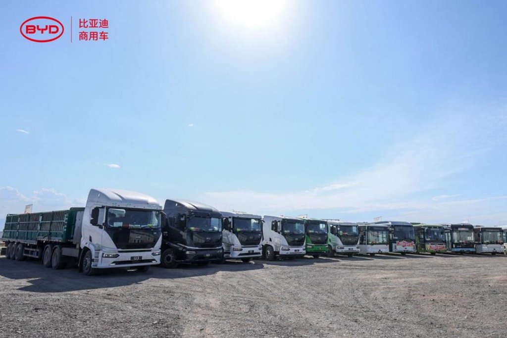 ¡Temperatura extrema de 81.7 °C en el suelo! El nuevo autobús de BYD supera con éxito las pruebas en Turpán.