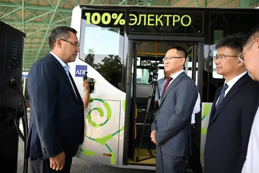 ¡El Presidente asistió personalmente! Los autobuses ANKAI brillan en Biskek, capital de Kirguistán