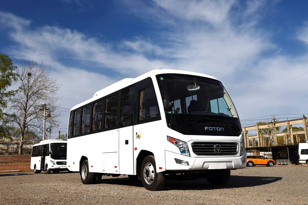 ​​BAIC FOTON entrega 100 autobuses escolares personalizados a un gran cliente en Oriente Medio, apoyando la estrategia de localización del transporte educativo​​