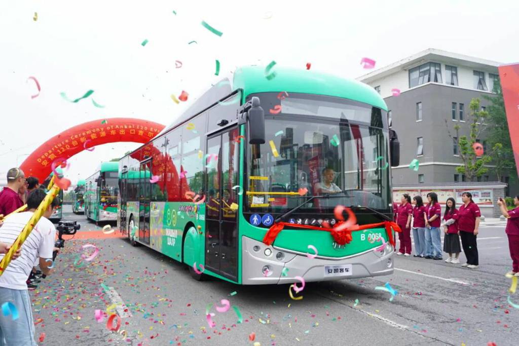 ¡El Presidente asistió personalmente! Los autobuses ANKAI brillan en Biskek, capital de Kirguistán