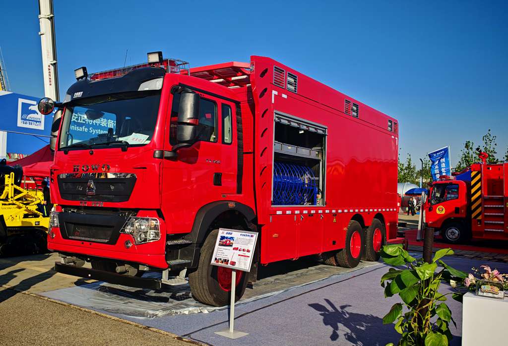 ​​¡SINOTRUK domina la feria! La 21ª Exposición Internacional de Equipos y Tecnología contra Incendios inaugura en Pekín​​
