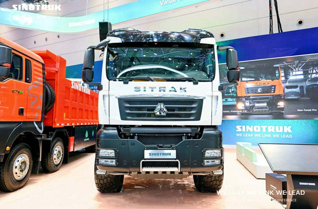 ¡Más que "versátil", ¡especializado en excelencia! SINOTRUK All-Terrain Defender, escolta de transporte especializado