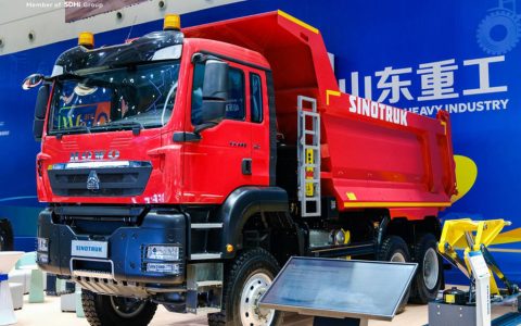 ¡Más que "versátil", ¡especializado en excelencia! SINOTRUK All-Terrain Defender, escolta de transporte especializado