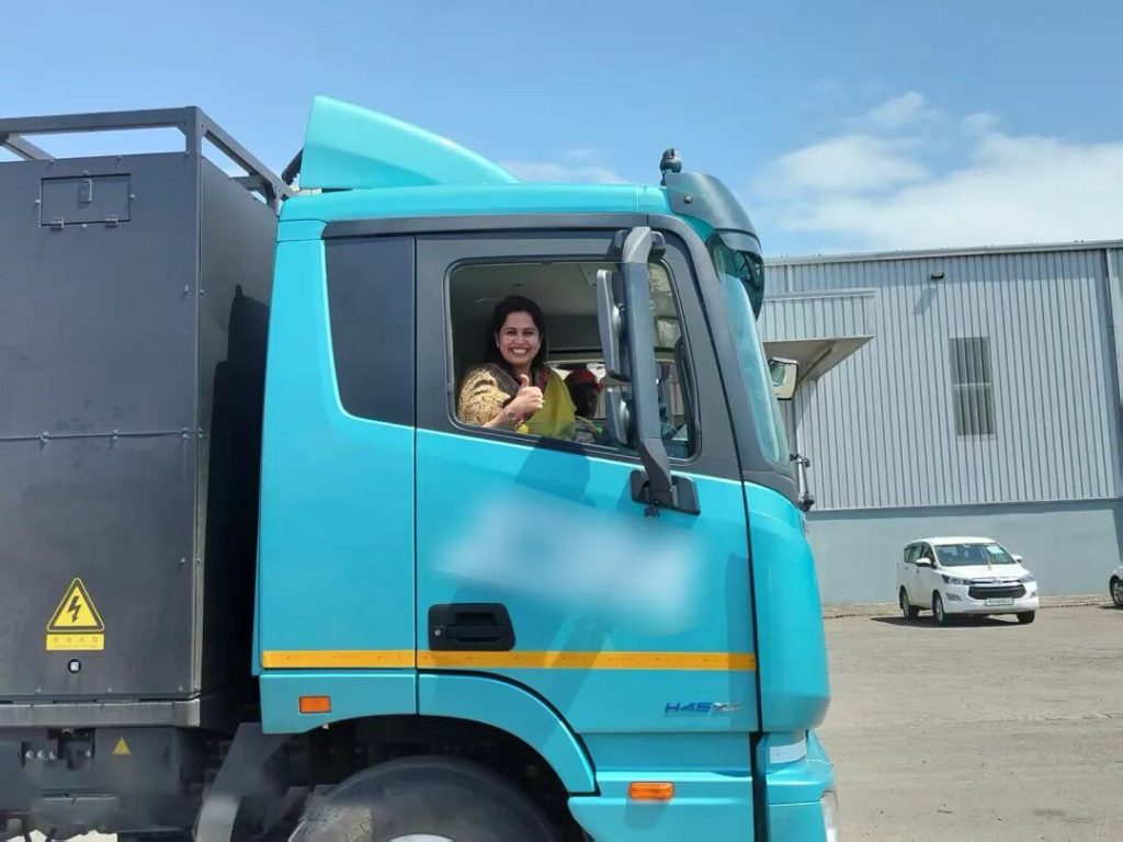 ​​BAIC FOTON impulsa la modernización ecológica del puerto de Asia Meridional: primera flota de camiones eléctricos entra en operación​​