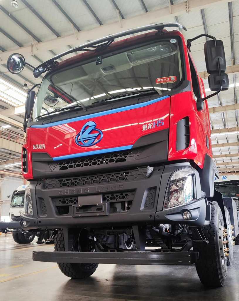 ¡Dualidad de potencia y carga! Chenglong H5 8X4 eléctrico redefine los estándares de transporte urbano