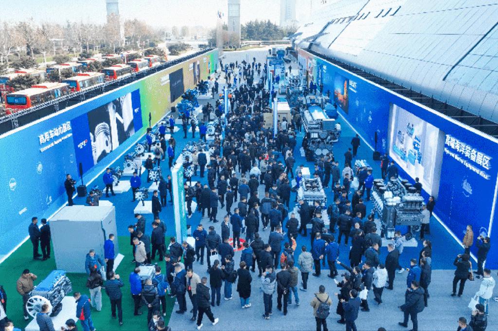 Impulsado por el impulso, con fuerza hacia lo nuevo | Con éxito se celebra la Conferencia Empresarial 2026 del Grupo Shandong Heavy Industry Weichai