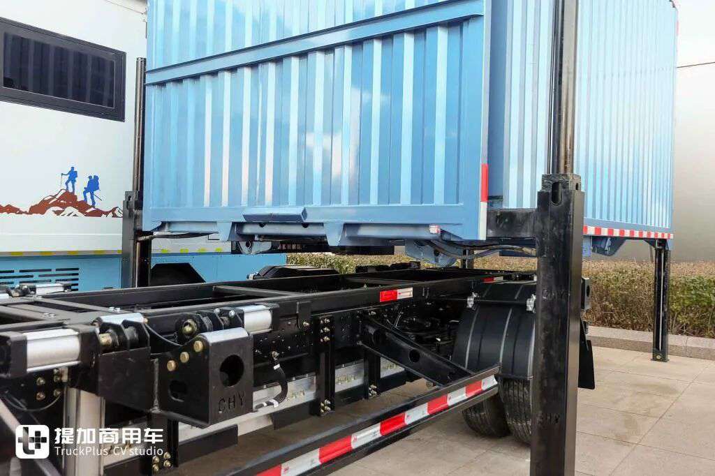 ¡Cambio rápido de caja en 4 minutos! ¡Nada más que moverse, sin esperas ni molestias! Imagen real del vehículo de carga YUEEH de Weichai New Energy Blue Engine