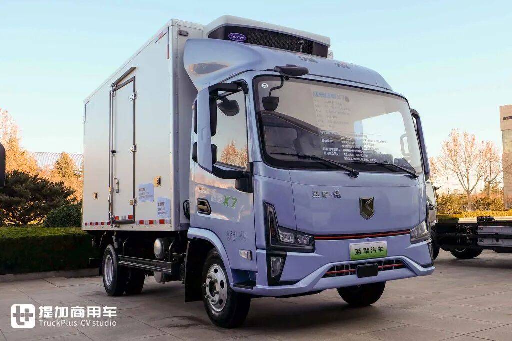 Cargador oficial, amplia gama de baterías y opciones de accionamiento eléctrico! Imágenes reales del camión frigorífico eléctrico Weichai Blue Engine X7