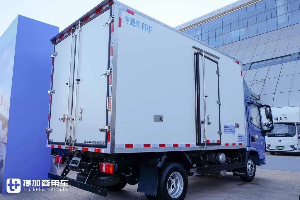 Cargador oficial, amplia gama de baterías y opciones de accionamiento eléctrico! Imágenes reales del camión frigorífico eléctrico Weichai Blue Engine X7