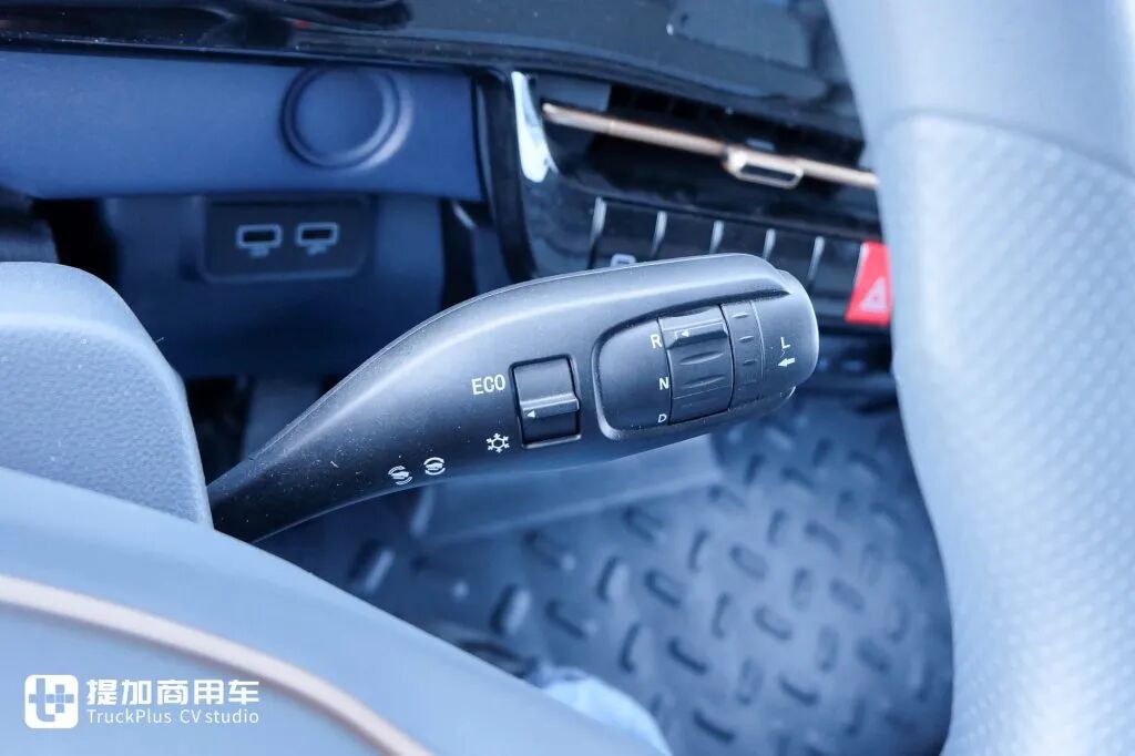 Cargador oficial, amplia gama de baterías y opciones de accionamiento eléctrico! Imágenes reales del camión frigorífico eléctrico Weichai Blue Engine X7
