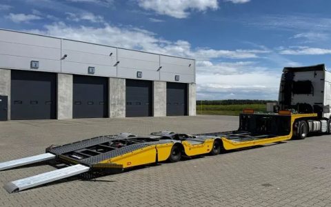 Con solo 15 centímetros de altura sobre el suelo, este semirremolque de rescate de piso ultra bajo está diseñado específicamente para transportar autobuses de gran tamaño y te permite experimentar su funcionalidad práctica.